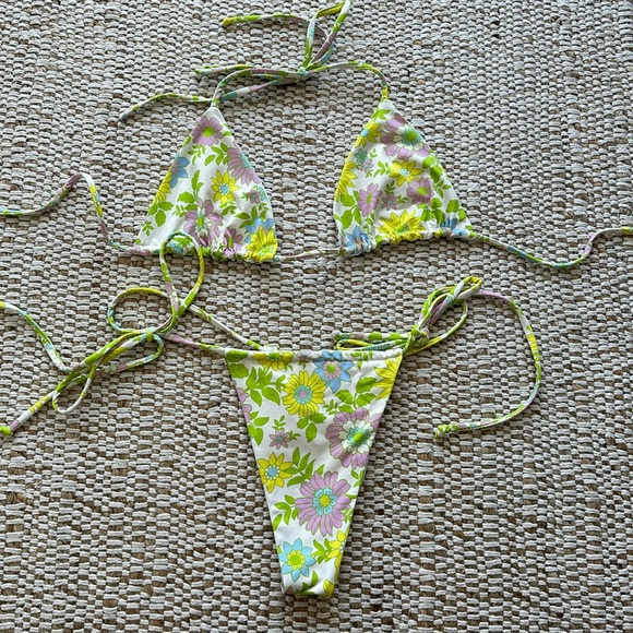 Frankie’s bikinis size medium secret garden - Picture 2 of 4